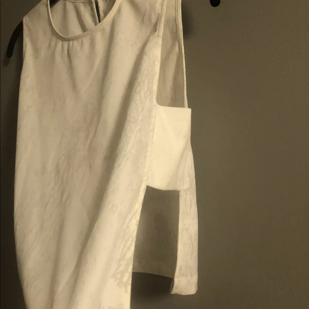 Bella Luxx Side Cut Out Tank White and Grey - Picture 4 of 8